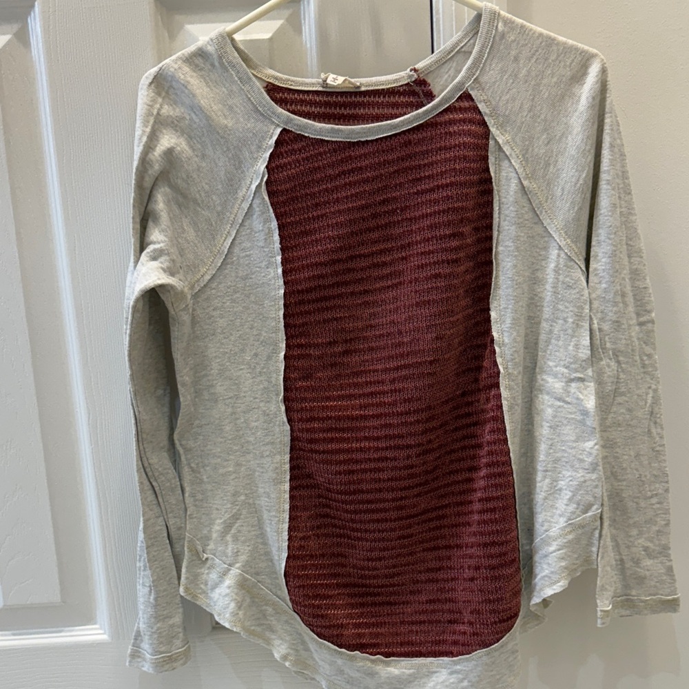 Hem & Thread Gray and Burgundy Knit Top. Size small
